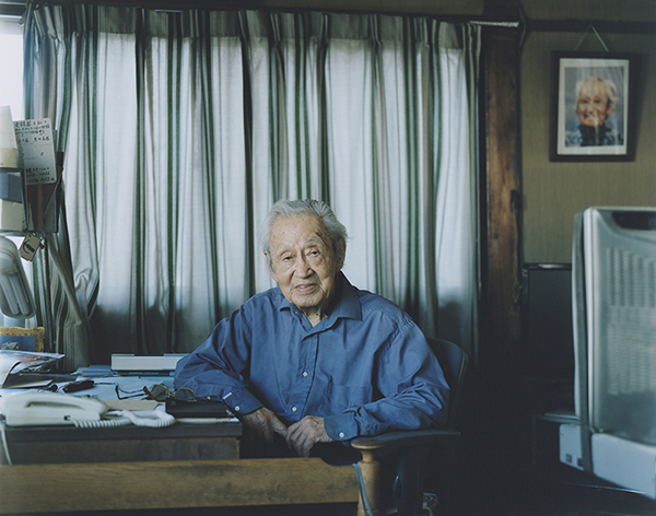 山崎康太郎 撮影 — 浜田啓子